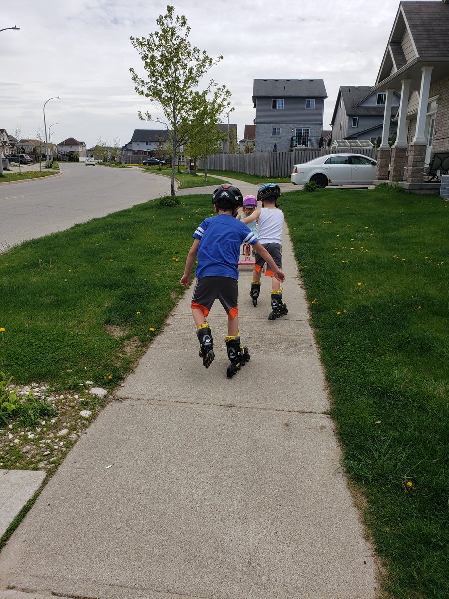 JMeRoom37's tweet photo. Hey @jmewrdsb and @JSTwrdsb family! The Millar family was out for the virtual #NewDundeeDragonRun. We biked, rollerbladed and walked as a family this afternoon! https://t.co/3DG2a96Qfd