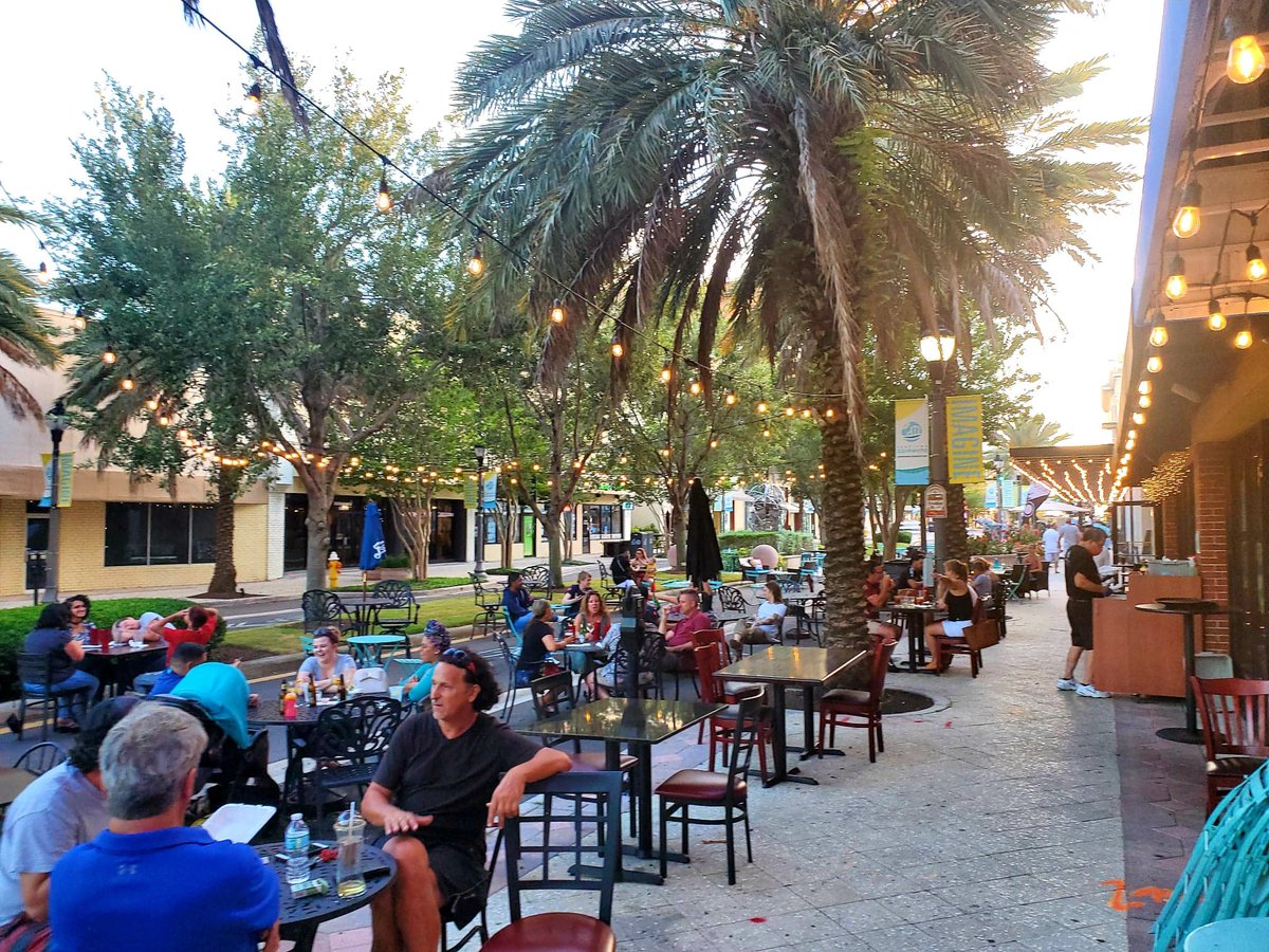 MyClearwater's tweet photo. Memorial Day weekend is here! Looking for a bite on the town, or ready to keep the fun going after a visit to #ClearwaterBeach? The heart of Cleveland Street is now blocked off to traffic for more space for lunch, or dinner under the lights...six feet apart, of course. https://t.co/niIpKbJ3m4