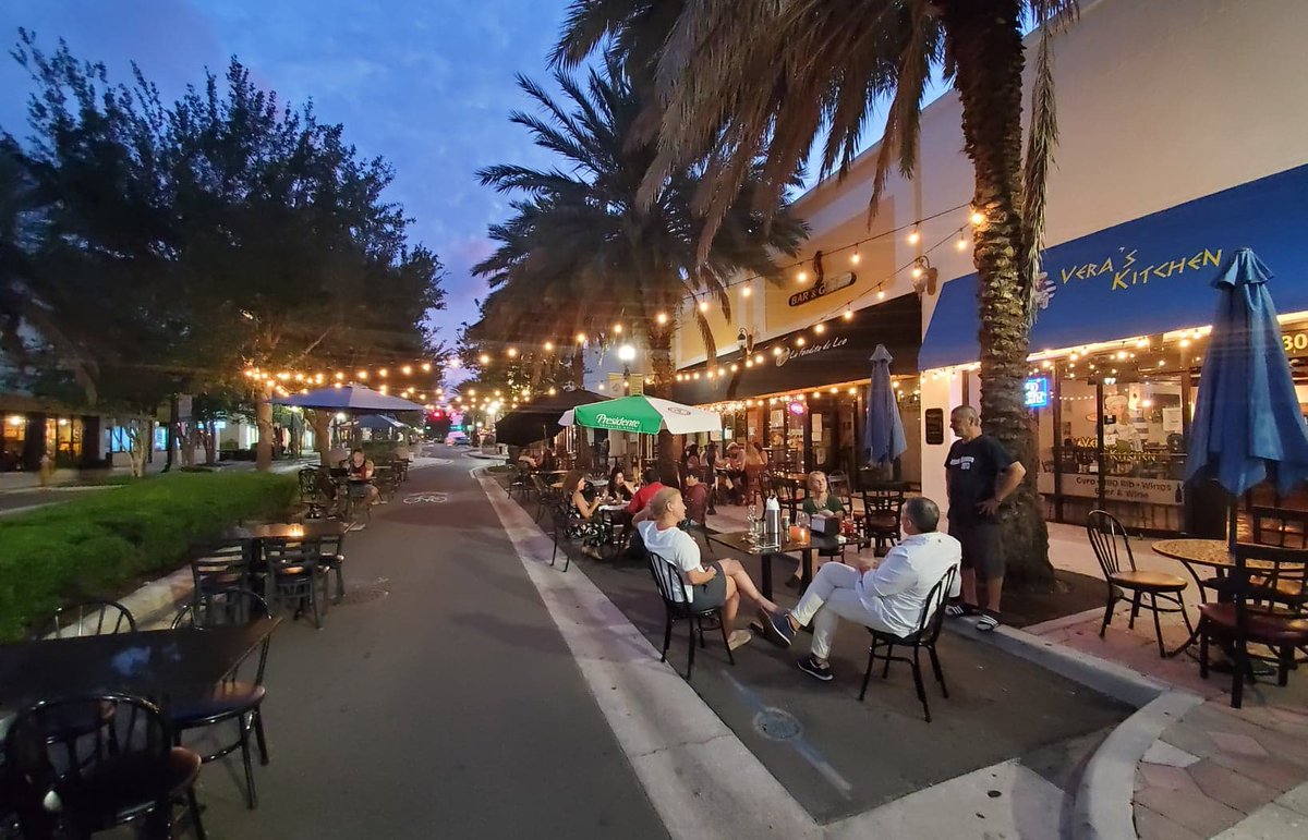 MyClearwater's tweet photo. Memorial Day weekend is here! Looking for a bite on the town, or ready to keep the fun going after a visit to #ClearwaterBeach? The heart of Cleveland Street is now blocked off to traffic for more space for lunch, or dinner under the lights...six feet apart, of course. https://t.co/niIpKbJ3m4