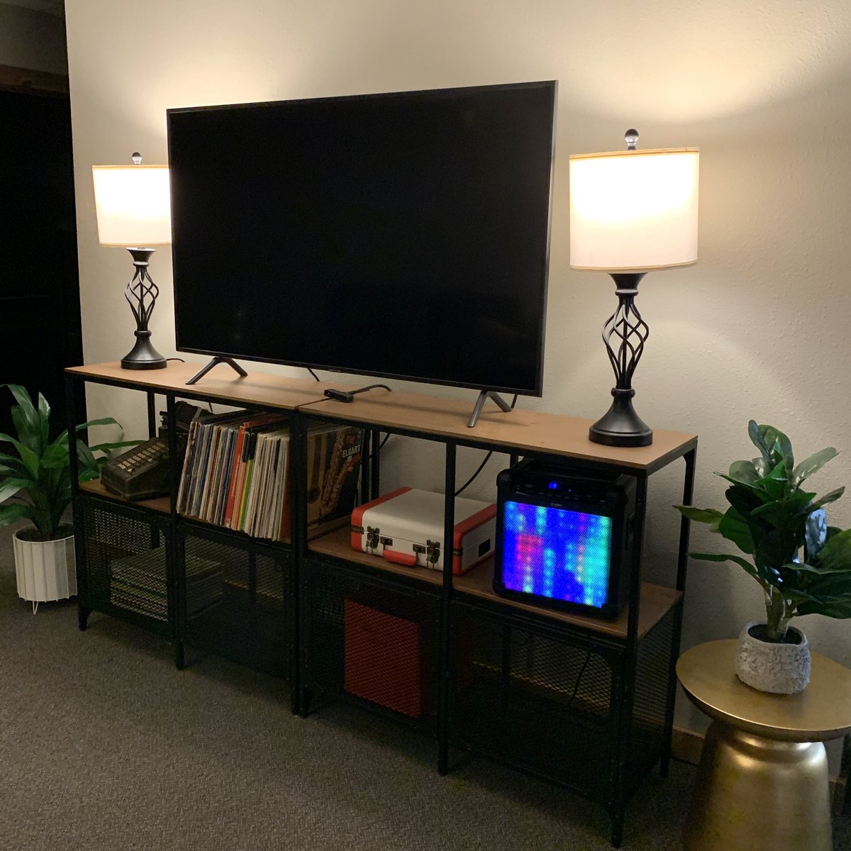 dartstudiospace's tweet photo. The new studio is finally coming together!  Here is a peek at the lounge area. #dartstudio #dartstudiospace #teasd https://t.co/GbDH6fLon8