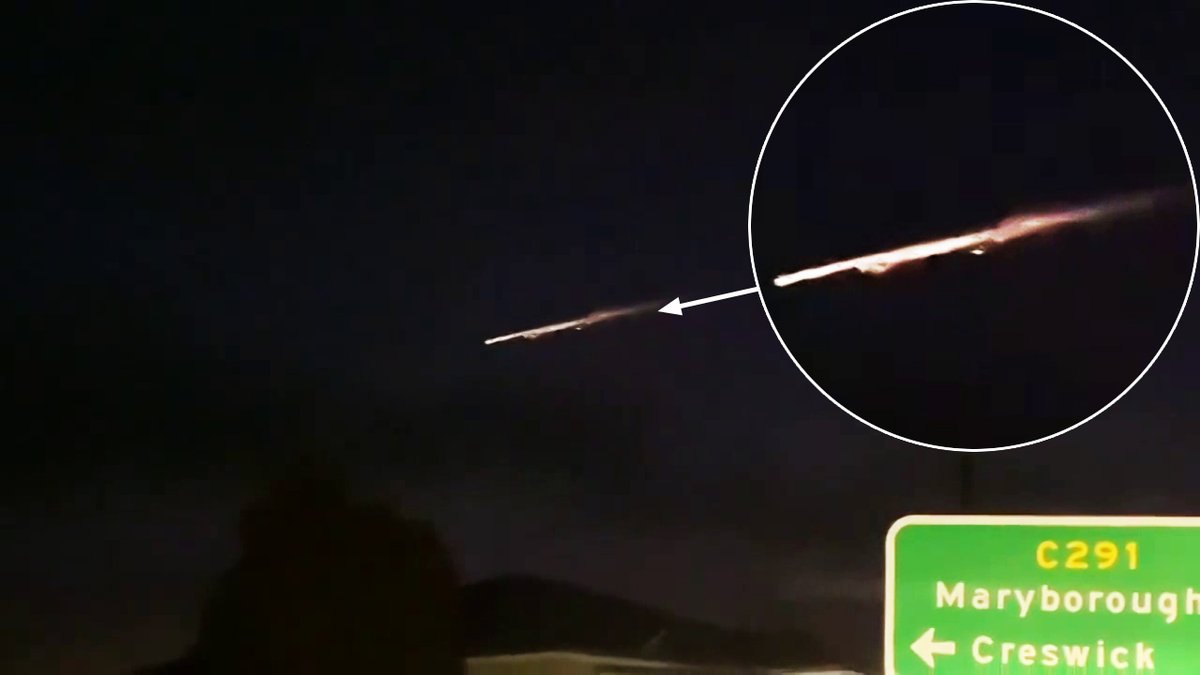 ScottWx_TWN's tweet photo. Space junk streaks across Australian skies as a bright, flaming fireball

--> https://t.co/yauDxnqkCU
#spacejunk #spacedebris #rocketreentry 

(image c/o Thomas Toose/Storyful/Reuters) https://t.co/5GldYd4mqh