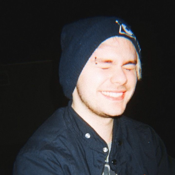 A thread of soft Michael since Lia is feeling sad  also no themes or outline. Just adding soft pictures as I go   @Lia_in_bloom