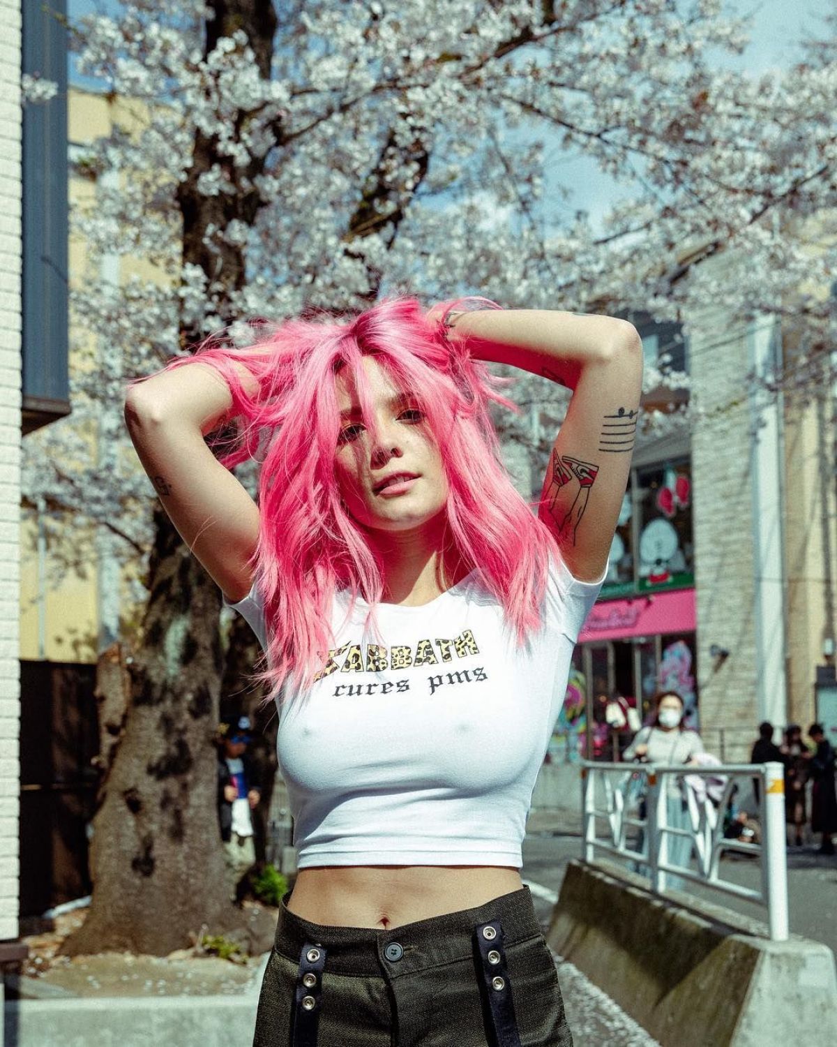 Pink . Холзи