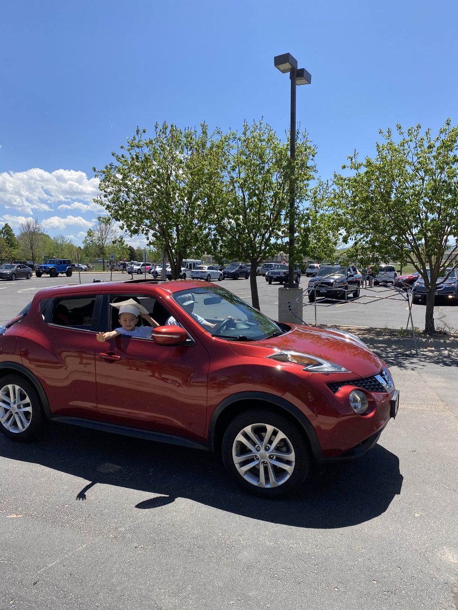 BCK8Bears's tweet image. Kindergarten graduation!