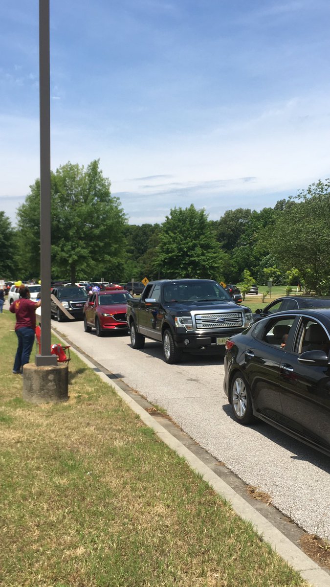 thegshire's tweet photo. Our “End of the Year Drive-Thru Parade” was a HUGE success! We serve over 800 students in the heart of 38125 and were so excited to see hundreds of parents and students today! 🦅 There is no place like The ‘Shire! #teamSHIRE #SCSis901 @SCSK12Unified @SCSSuptRay @3onyourside https://t.co/8MvVxAydL0