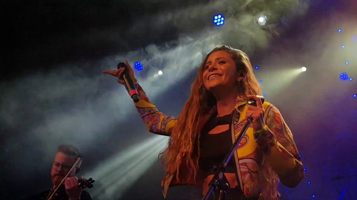 CamiGallardoAR's tweet photo. Una foto de @soycamioficial en La Trastienda el año pasado. 💗 #MonstruoTourArg https://t.co/TVJWUPfNIC