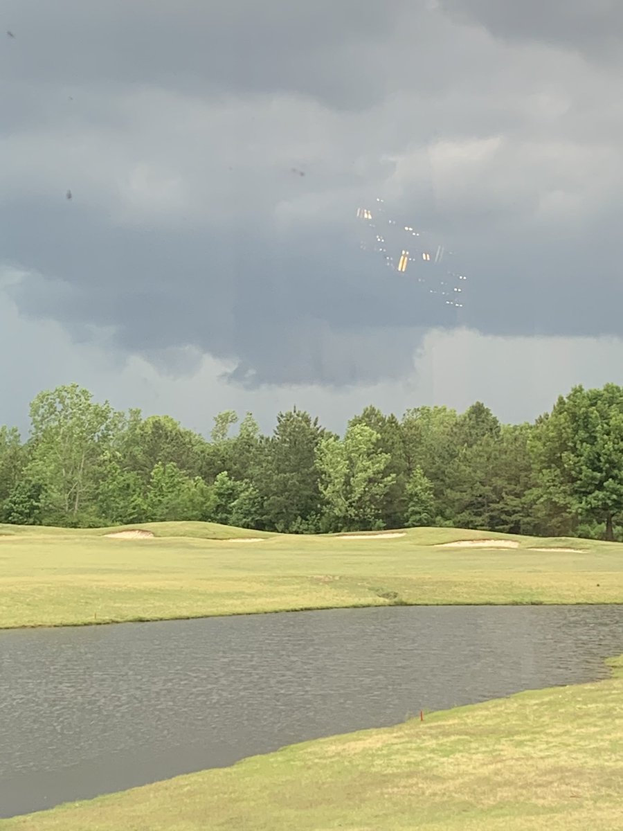 Alex_Schoel's tweet photo. @wxbrad Possible lowering looking due north from Mineral springs. 4:23PM https://t.co/DHIVUk6eMU