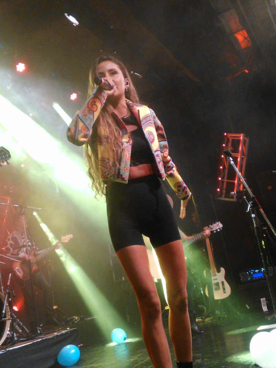 xchicalectora's tweet photo. @CamiGallardoAR @soycamioficial Cami en la Trastienda 💟 Y todavía sigo sin creer que yo saqué esa foto. #MonstruoTourArg @soycamioficial https://t.co/gURVh0Om4f