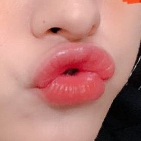 a thread of minho’s lips but it gets rounder as you keep scrolling :