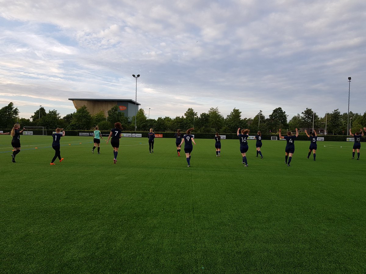 Eerste training weer met Vrouwen1. Eindelijk... 
Er is nog plek bij ons, in dit jonge team, om in de 3e klasse te komen voetballen. Laat snel wat weten via DM of via ikwilvoetballen@gmail.com 
#leidscherijn #utrecht #damesvoetbal #030 #desto #vleuten #demeern