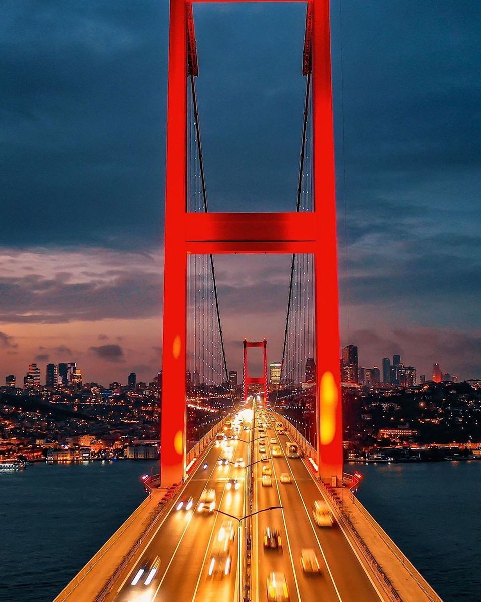 ebubekiryaman's tweet photo. It’s Fri’yay’! The sun is down in Istanbul. The city that never sleeps where two continents meet continues to dazzle with all its beauty. #İstanbul #TogetherToday #TurkishYellow
-
📸 : eray78 https://t.co/3RD7ABkBKQ