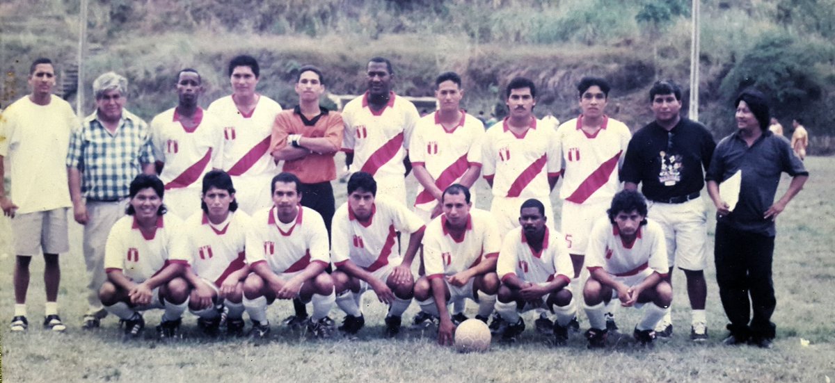 Isaacimper's tweet photo. @Juanbells_ @ProfeGiraldo Un gustazo el haber vestido esta #CamisetaDelDeprtivoPeru y jugar con con familiares #Adecopa #Gigantes https://t.co/1eDLa9moHe