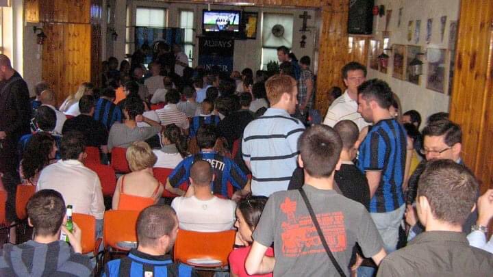 InterClubLondon's tweet photo. INTER CLUB LONDON - Champions of Europe, final whistle - 22/05/2010
โฌ๏ธ๐ฎ๐นโซ๏ธ๐ตโซ๏ธ๐๐๐๐ช๐บโฌ๏ธ
https://t.co/6tCJijmsCv
-----------------------------
#InterClubLondon #InterClub
#Triplete2010 #Treble2010
#Timeless2010 #FCIM #UCL #BayernInter #Madrid2010 https://t.co/aumsGHxNtq
