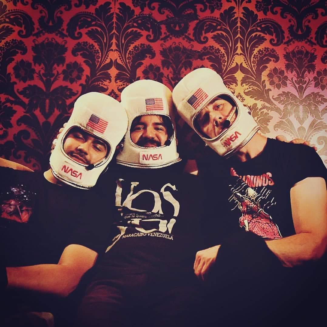 CarlSatan's tweet photo. .@RockwoodNYC Back in 2016 #CarlSatan rocking NASA helmets 🚀🔥🎸

2020 Back to the future wearing them again? #BeSafe stop spreading COVID-19
PHASE1 #NYC  / FASE1 #BCN
Keep the spread low 📉 at #EarthStation 🌎 or go to hell 🔥👹 https://t.co/vWKgo0awa7
