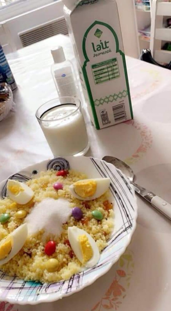 bot_Algerie's tweet photo. Couscous aux 8 smarties, avec son nappage de sucre et son oeuf dur accompagné de son lait fermenté 🤤 https://t.co/RAUb0gtmm9