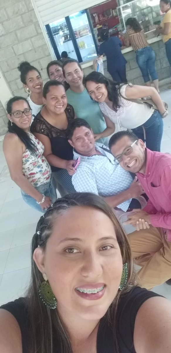 SandraM35438705's tweet photo. #TransformoMiPrácticaCuando En mis clases recibo todas las orientaciones pertinentes para mi formación como docente.@unimagdalena @creounimag @anamara1976 https://t.co/nhPZga3QGR