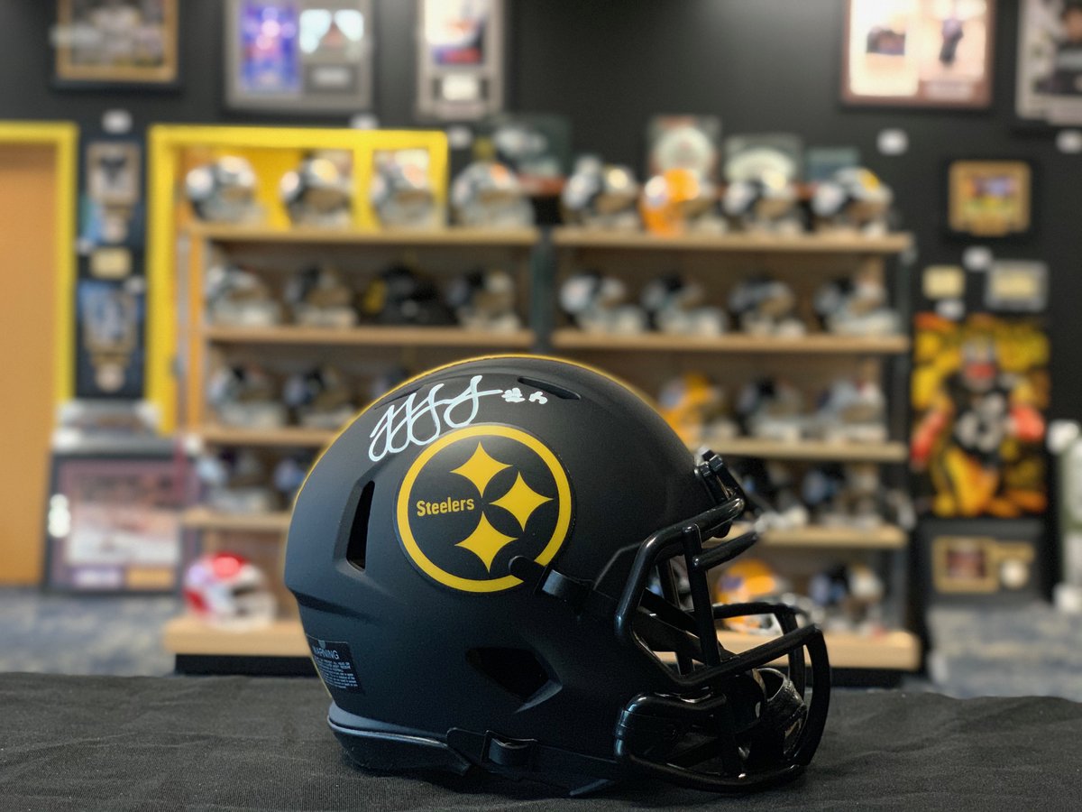 We're going to give away this JuJu Smith-Schuster autographed eclipse mini helmet!

For a chance to win:

1.) Retweet this tweet
2.) Follow us

We'll pick a winner on Monday 5/25!

Good luck!