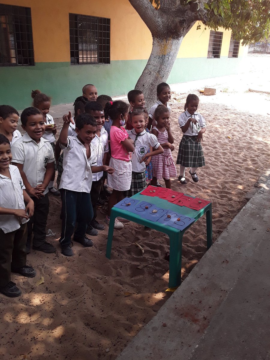 cantillo_nelcy's tweet photo. #transformomipracticacuando Pormedio de la ludica aplico estrategia para el conocimiento de mis estudiantes @MelfyDiaz  @albertoemiprado @CarlosAraujo92 @Francybamado @glidiabeatriz @ospina_mildred @CreoUnimag @Unimagdalena https://t.co/e3d1LUTMCG