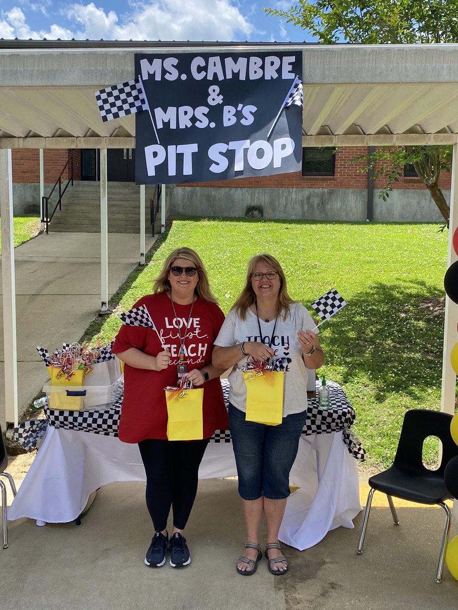 Ms. Paes tweet media