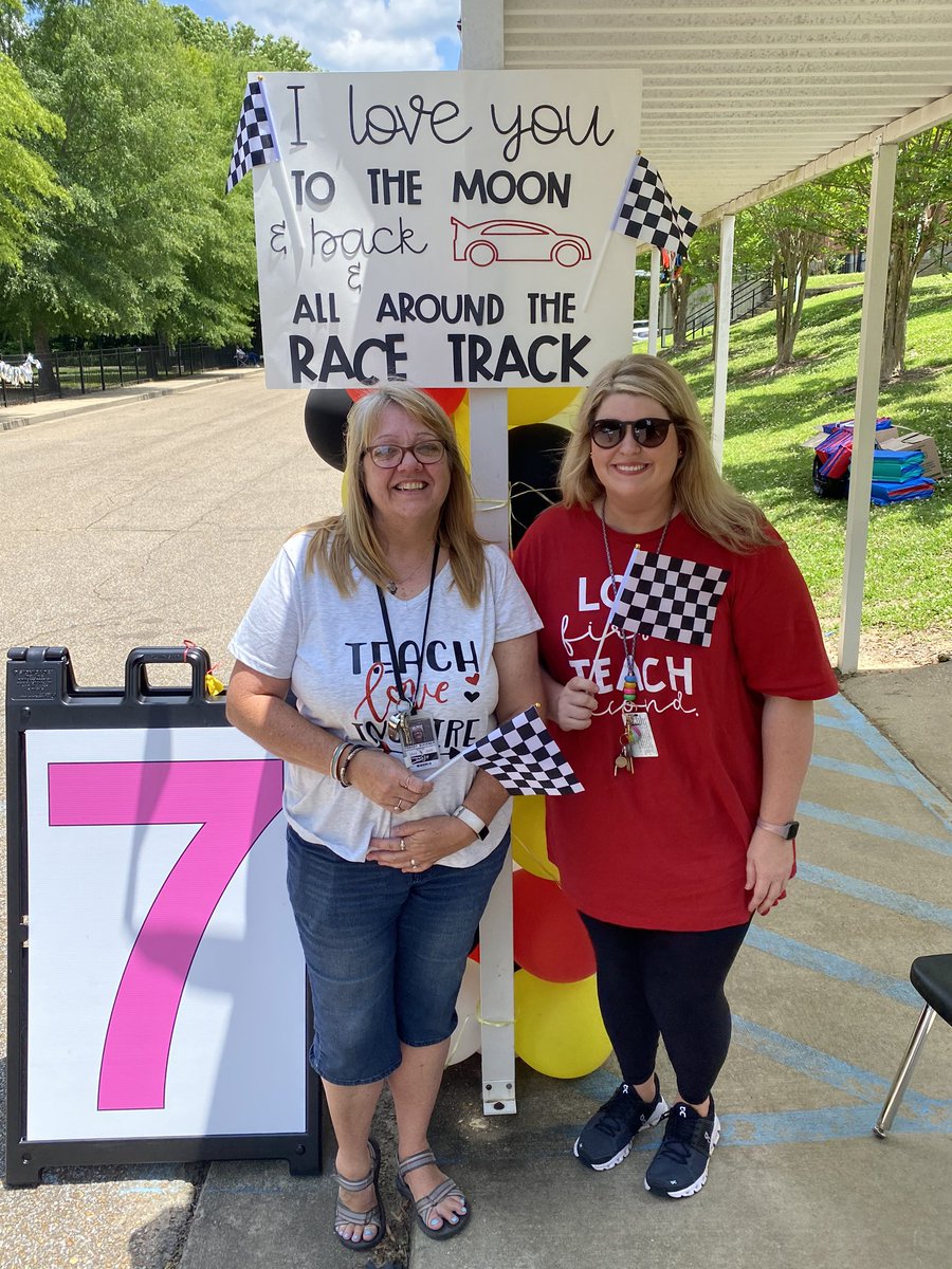 Ms. Paes tweet media