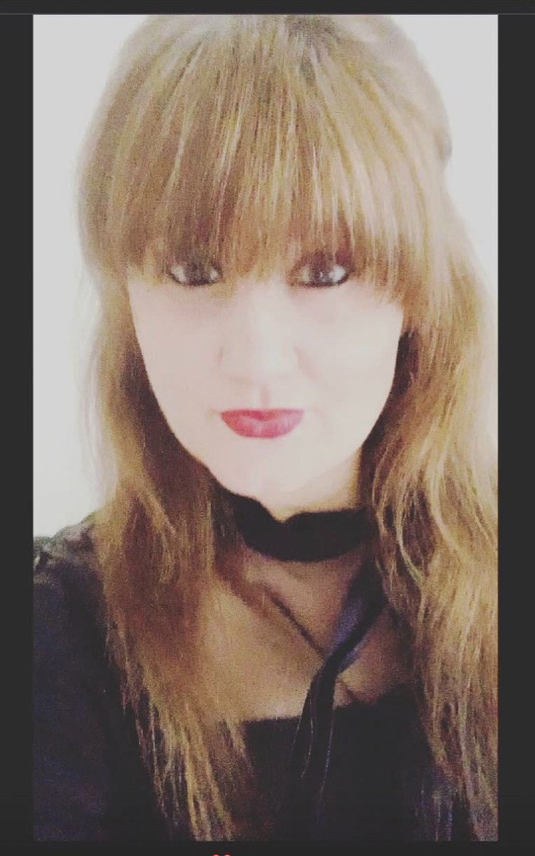 helmslou's tweet photo. When you’ve got the lockdown look... because I’m worth it lol ❤️X #beauty #beautiful #queenie #lockdownglam #LockdownLife #lockdownbeauty #lockdownfun #beautyqueen https://t.co/Ox14iEIrCU