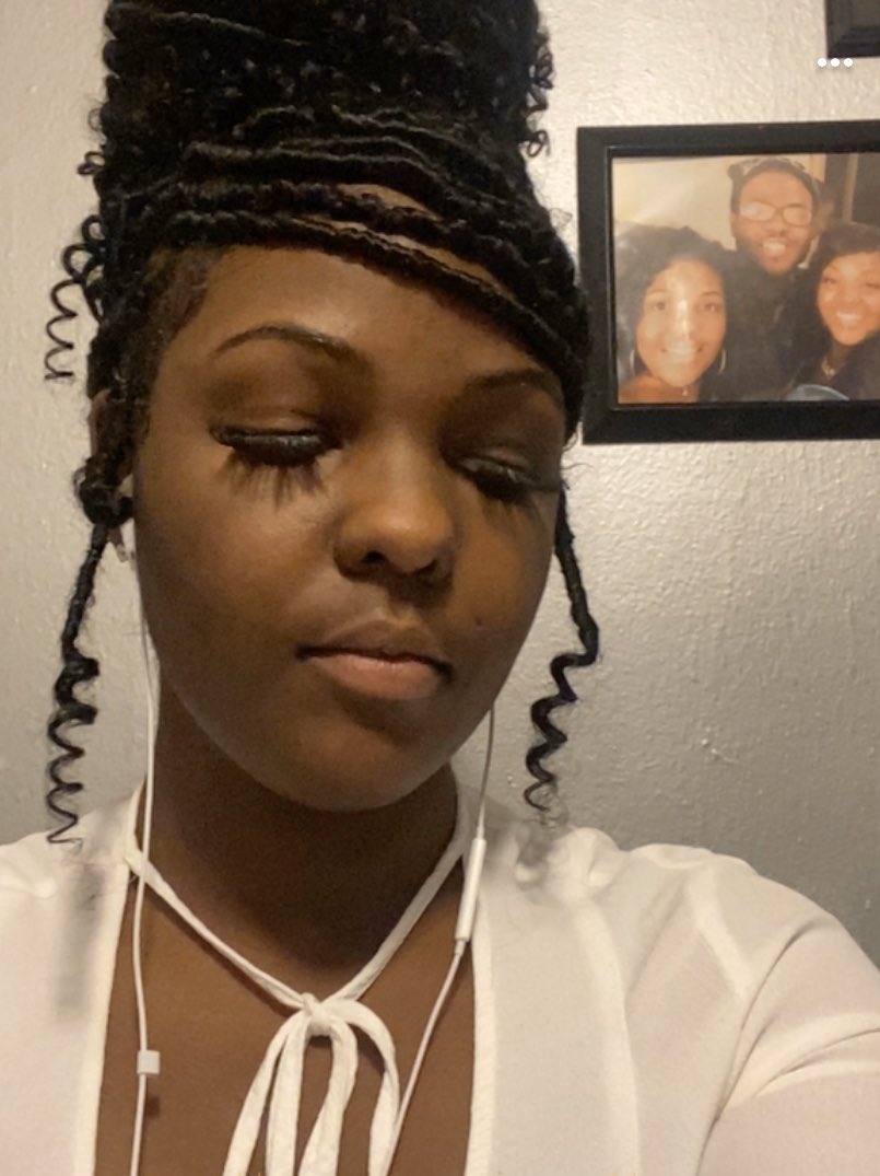 ImHeavenToAGod's tweet photo. My lil faux locs really been holding me down https://t.co/80fuQgUFmf