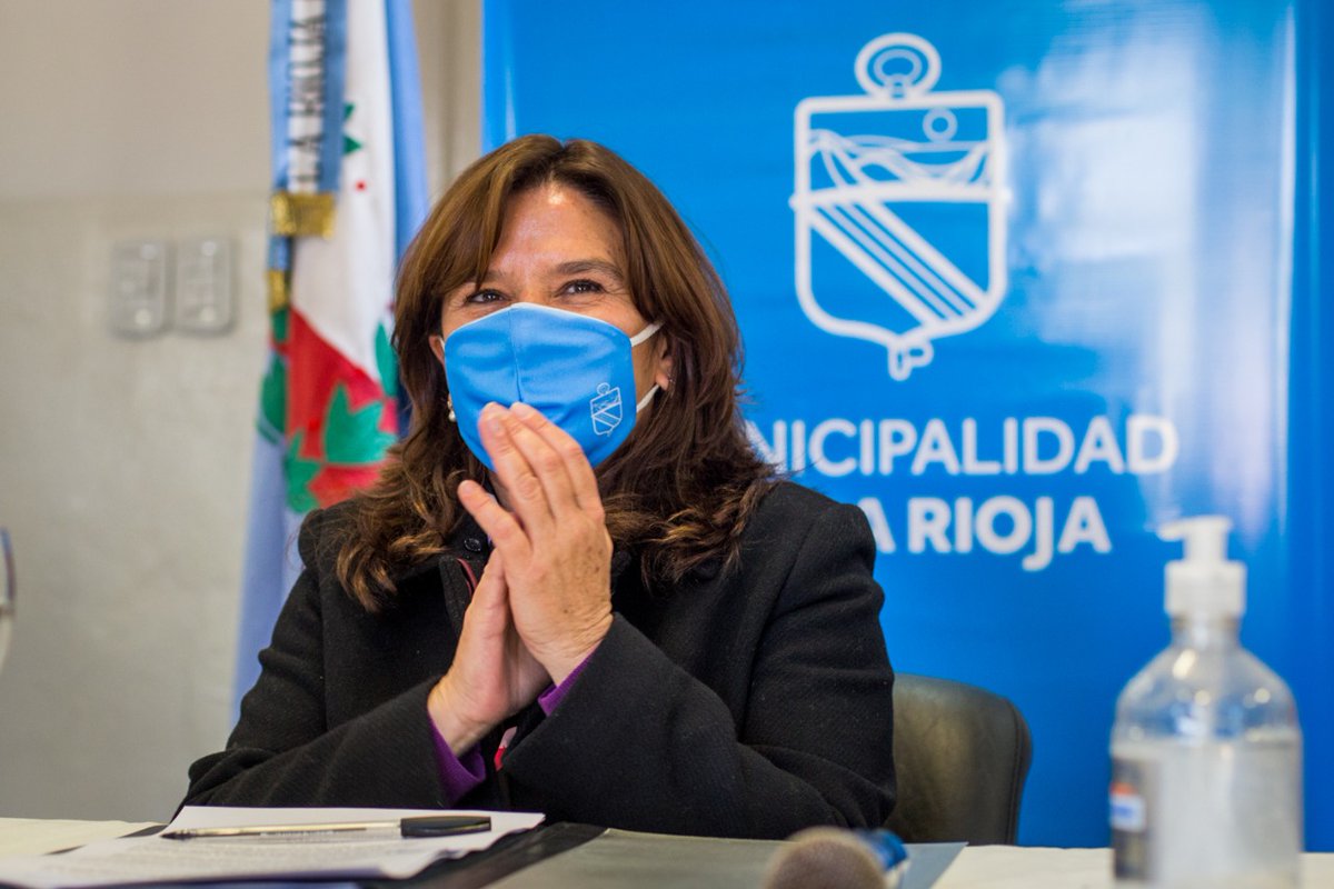 ines_byd's tweet photo. Hoy, por iniciativa de la Red de Mujeres de Capital, firmé el convenio que declara a la última semana de mayo, como la Semana de la Mujer Riojana. El fin es reconocer a quienes transformaron y siguen transformando cada espacio que ocupan.
Este es el siglo de las mujeres. https://t.co/iPGYrI3j9C