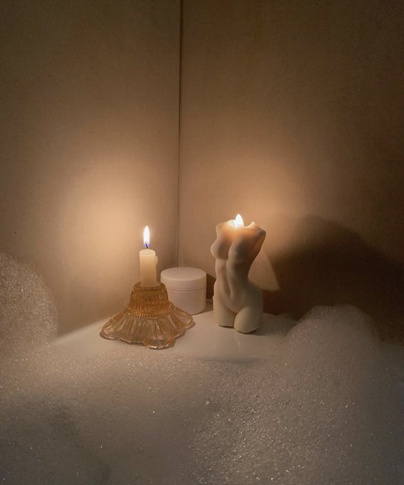 2 pic. Never knew I needed these body candles until now. https://t.co/TNoPcCZhwX