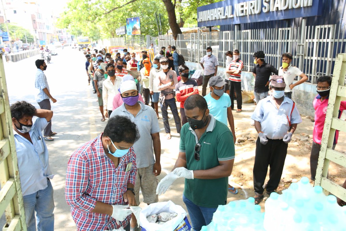  @rehabindia Volunteers distributing around 1600 Food Packages continuously from 2 days to the stranded migrant workers in Chennai from Assam, Bihar and other states.  #Muslim_Saviours159/n