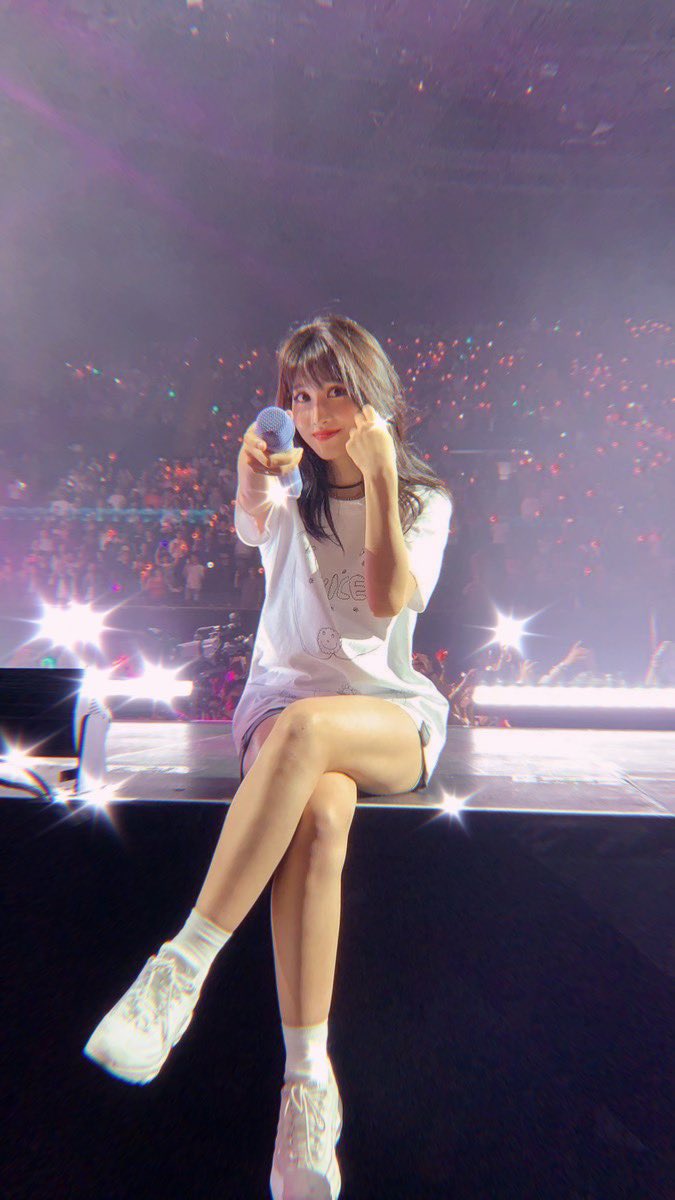 kpopeditzzz's tweet photo. Stunning 😍🤩 #momo #twice #TWICE_MOREandMORE #onces #newcomeback 🦋🦋 https://t.co/D9M6WAtSob