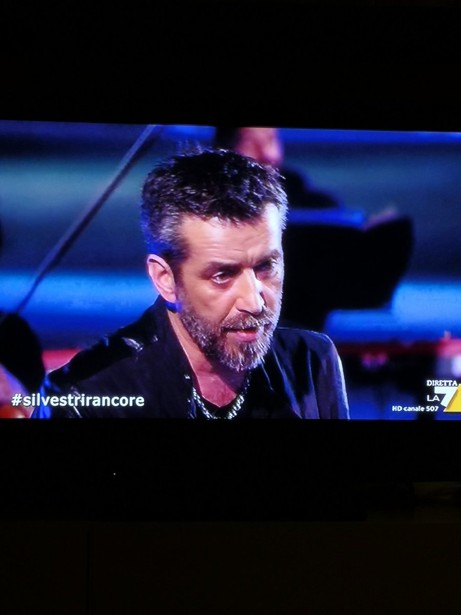 Francesca_kiki's tweet photo. Grande Daniele Silvestri 😍 cantaci choiba 😍
#propagandalive @welikeduel https://t.co/tBBtEPjvtL