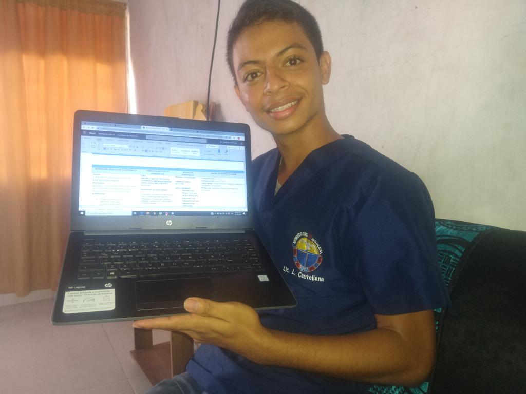 EdgarSantiagoH8's tweet photo. #transformomiprácticacuando la responsabilidad sobre pasa todo obstáculos, puesto que es un trabajo autónomo y de permanencia  en las clases virtuales. @anamara1976 @Unimagdalena @Francybamado @CreoUnimag https://t.co/9DH0KALiAh