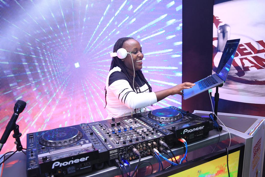 RMawulire's tweet photo. It's an all female affair at #NTVMixShow photocredit...@Photos_By_Drama https://t.co/NYeem8FepP