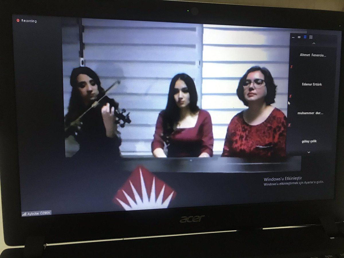 BUEK Başkanımız Sn. Enver Yücel ile Genel Müdürümüz Sn. Özlem Dağ, Tokat Kampüsü velilerimizle online buluşmada bir araya geldi.

#bahçeşehirkoleji ❤️💙