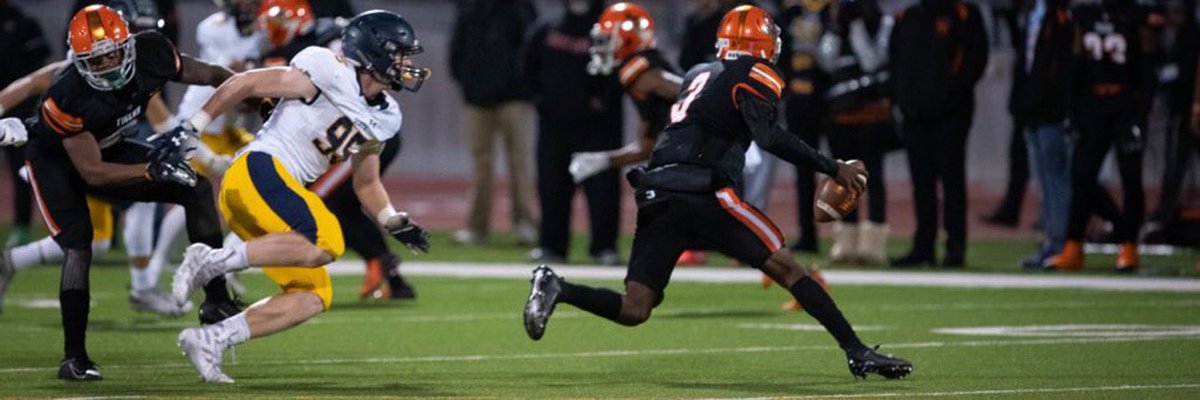 EarnestDALDrip's tweet photo. On the next episode of #DripHotList🔥🔥🔥 I will be going to hang out with @Show_Boat7 ! This kid is an amazing QB out of Lancaster Texas! He’s definitely one of my favorites. Make sure you check out my last episode with @KingPerishe ! It’s on my page! Who’s Next? https://t.co/htP4Un1vcG