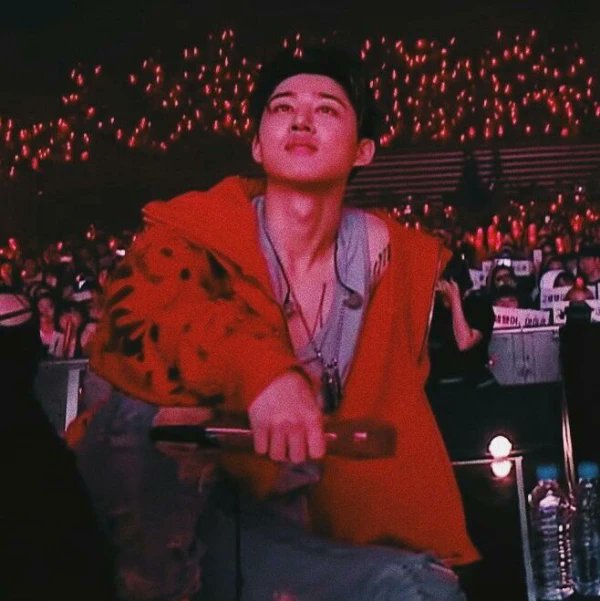 Elizabeth_0131_'s tweet photo. @KimEzra_Quokka @OMGnani_ @ikon_shxxbi Oh, that's so true!
Here's more sexy tattoo peeping Hanbin 😍
#HANBIN #AlwaysWith131 @ikon_shxxbi https://t.co/GsxfRf43aa