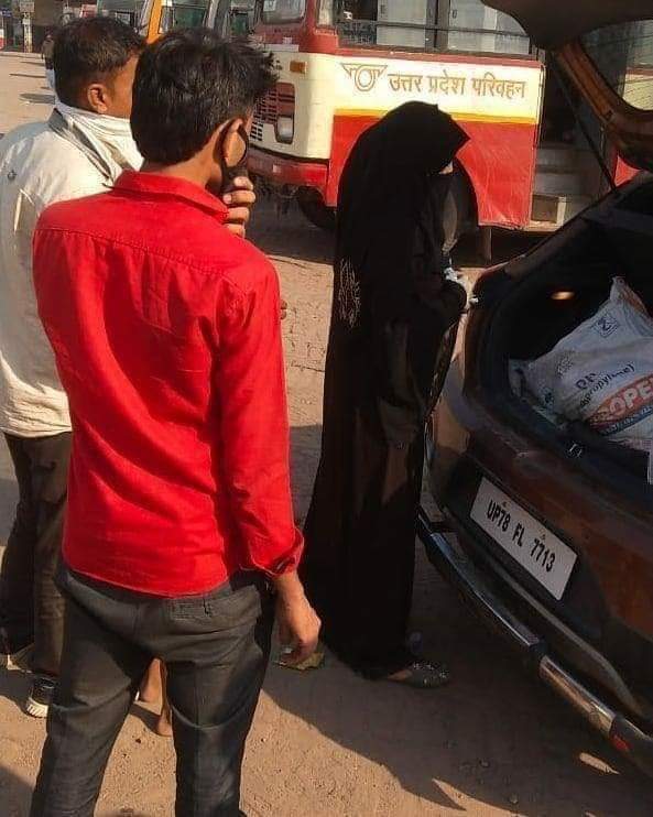 rizna_fathima91's tweet photo. Indian daughters Helping the needy by getting out from the house in this #COVIDー19 crisis.
Salute sisters ❣️ 
#MuslimSaviours https://t.co/7BGEy5f7AW