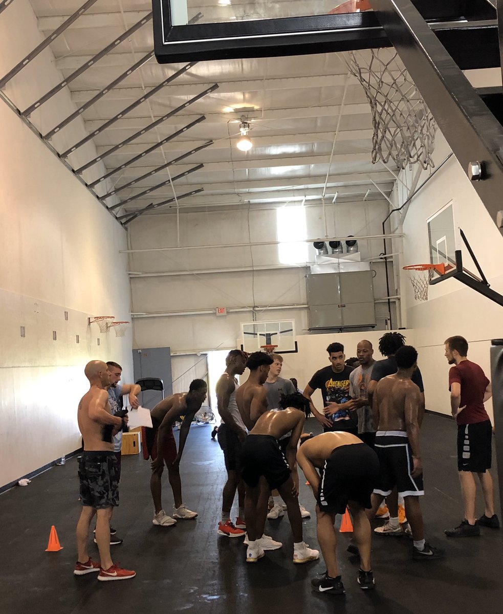 HoopVick's tweet image. Iron sharpens iron.
A special shoutout and thanks to Coach Dutton (@Brit45032157 ‘s pops) for coming and spending some time with our group today. #LabDontLie 
#WhatElse @XA_Swarm17u 
Let’s keep taking advantage of every day. Every rep. And every opportunity. 
✔️ ⬆️ 🤷🏾‍♂️
