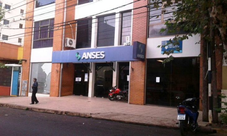 misionesonline's tweet photo. El titular de la UDAI Posadas de la ANSES solicitará informes a la justicia sobre las personas residentes en Paraguay involucradas en el cobro de beneficios
https://t.co/zPOve6NmPb https://t.co/cM8MsJSxcF