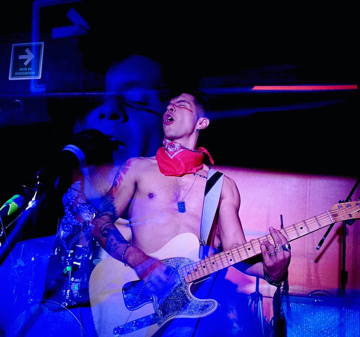 GrecoVolta's tweet photo. Dentro de muy poco voy a cantar en vivo... ¡ya verán en donde! 🤫 
.
.
.
.
📸: @ideart_design_graphic 
#patanegra #patanegracondesa #salonpatanegra #fender #telecaster #live #concert #concierto #envivo #guitar #guitarra #photoshop  #rockband #mexico #mexicodf #ciudaddemexico https://t.co/xrEX1eeWRQ