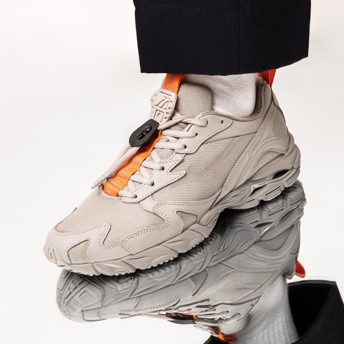 mizuno beams wave rider 10