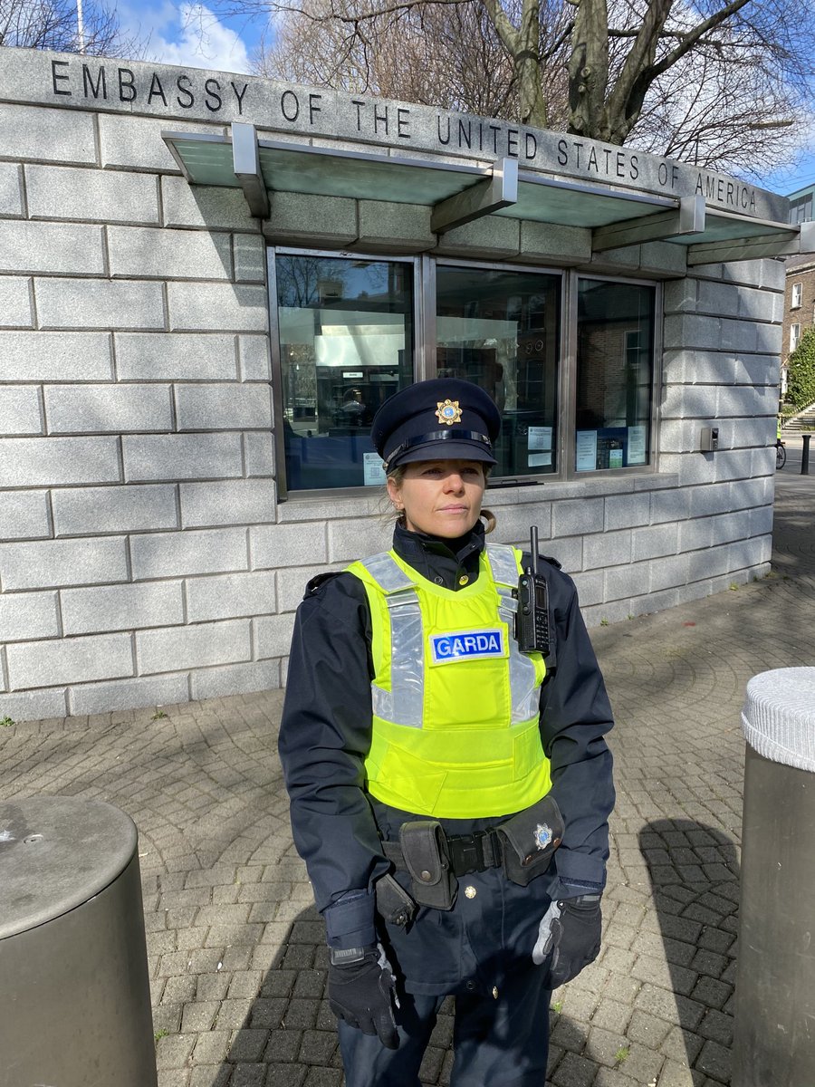GardaReview's tweet photo. A FORCE OF EQUALS: No matter what the men & women of the Regular are asked to do, they do it with professionalism. Whether on Posts, like Pearse St and Donnybrook members, on checkpoints or investigating crime, these are all our Frontline - uniformed or otherwise. #bestofblue https://t.co/gqV4t3TNoh