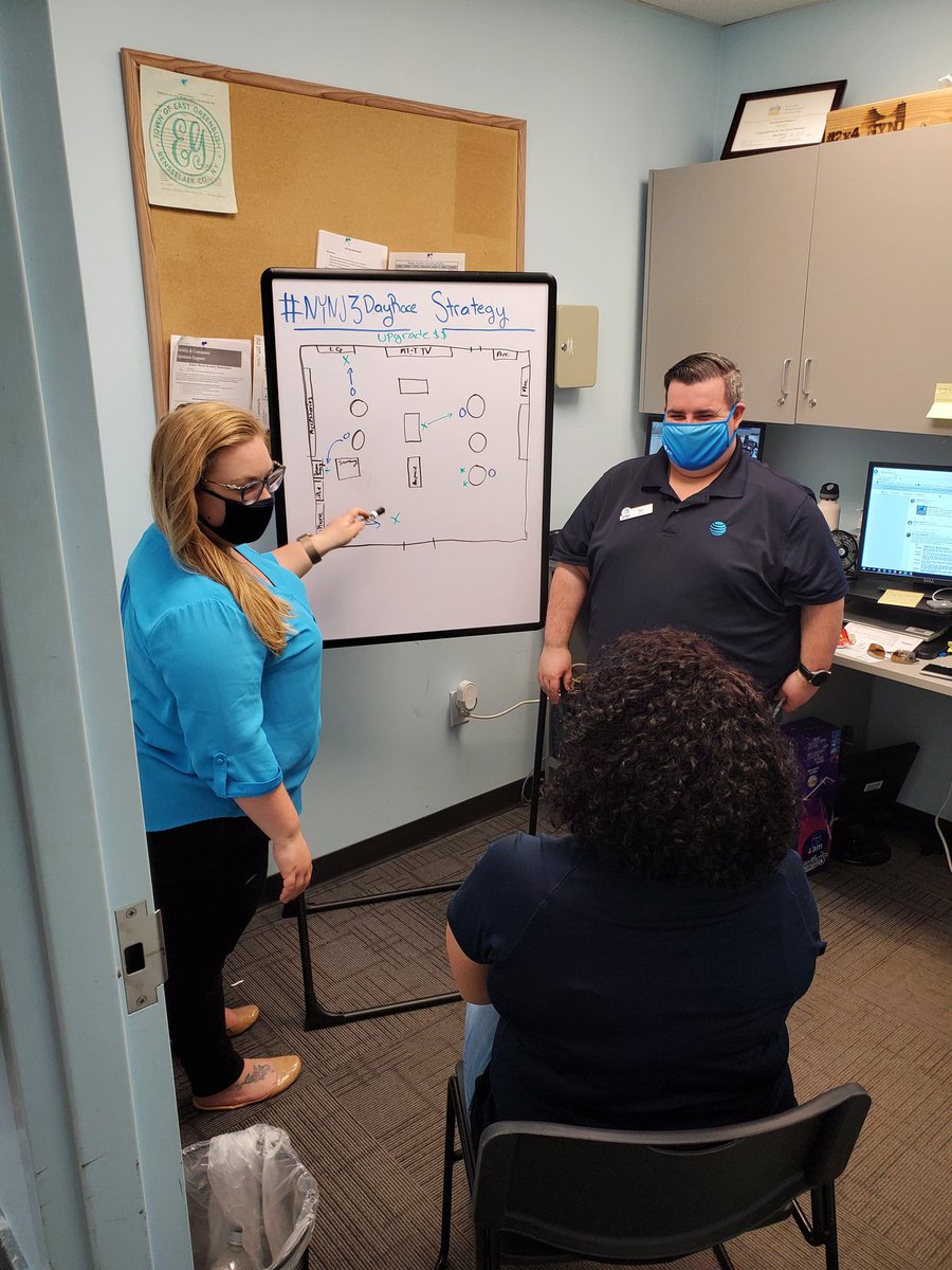 Jenn__Meyers's tweet image. Team Greenbush getting our strategy for the #NYNJ3DayRace #TeamBEastmode @benrice518 @klane0917 @marcellobenny @judy_cavalieri