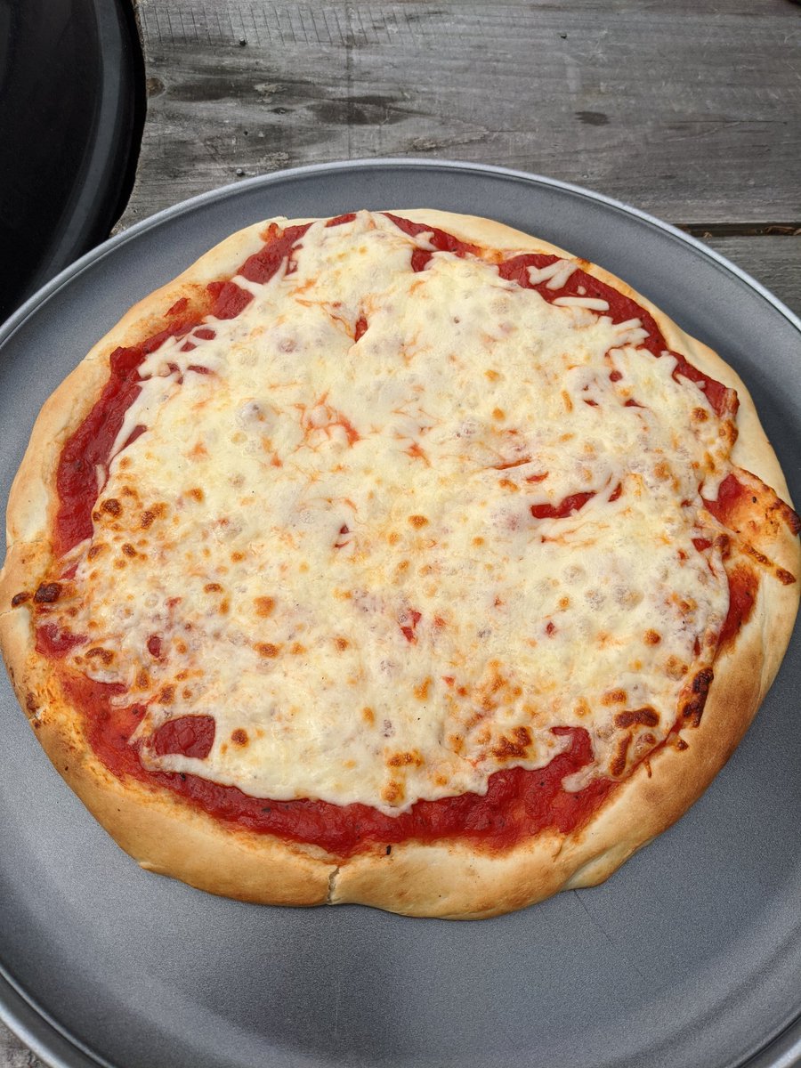 JohnKAubrey's tweet photo. Thing this is one of the best I've made on my #pizzaque @Its_all_Goody41 https://t.co/rL1uSfNtYX