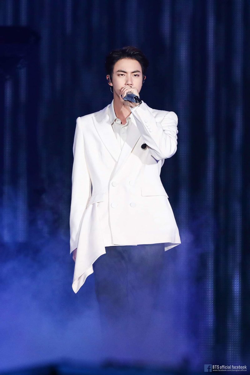 A thread of Jin on stage: