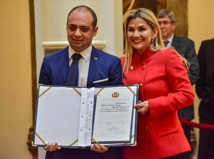 ReaViara's tweet photo. PRUEBA IRREFUTABLE QUE @mohammedmostajo ERA Y ES LA CABEZA DE TODAS LAS COMPRAS Y NEGOCIOS
La Paz 22 mayo.-hoy sale a luz un documento OFICIAL de cancillería, que identifica y señala al Embajador Mohammed Mostajo, como el directo gestor y negociador de TODO
#CorrupcionDeCuarta https://t.co/iXHlCfPC1q