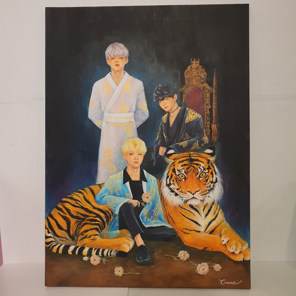 m2njae2rene's tweet photo. #우리의_5번째_청춘을_응원해 합정 꿀템카페! 파란 하늘과 너무나도 잘 어울리는 울 세봉이들의 현수막이 예쁘게 걸려잇네여~💙 렌티큘러도 쿠키도 넘귀탱😆 카페 안에는 멤버 한 명 한 명의 맘이 담긴 멘트들로 가득가득ㅠㅠ 요새 다큐봐서 더 몰입돼ㅠㅠ 5주년 너무 축하하고 내가 계속 응원한다!!! https://t.co/oWgnCtfHEO
