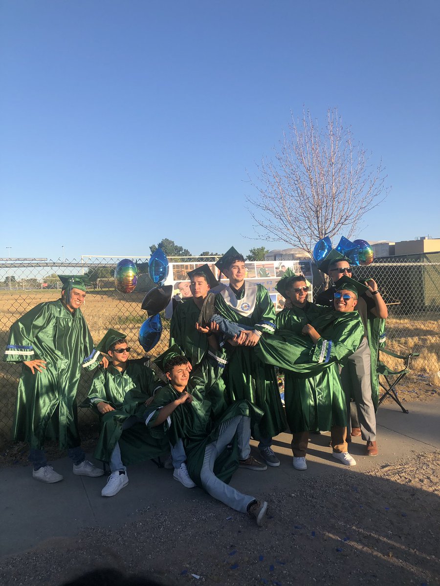 montwoodbaseba1's tweet photo. Congrats to the 2020 Montwood Baseball SENIORS!!!  It was nice to see you guys again. And a BIG thanks to the Montwood Softball girls for organizing such a great PARADE!!! @ramsbaseball12 @mhs_sb https://t.co/kXSXz5IrVM