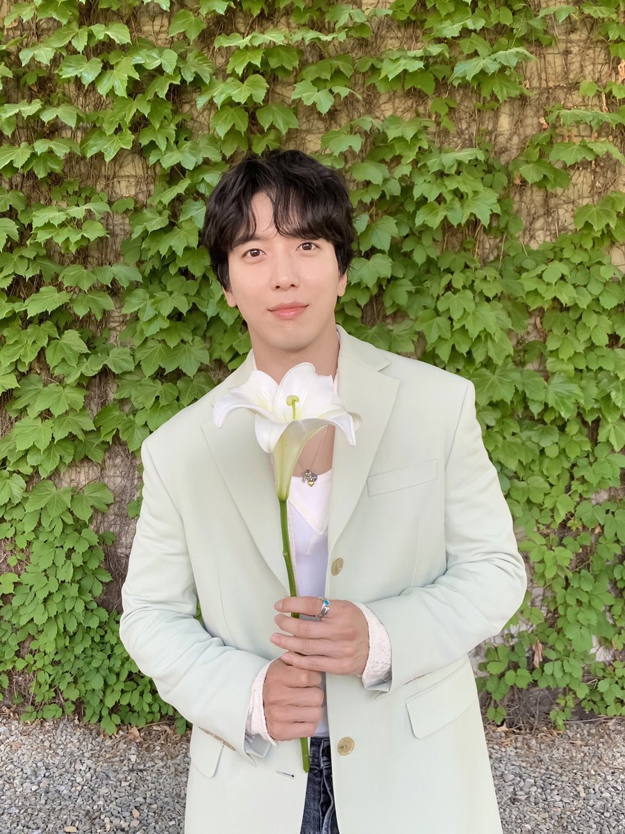 TookJYH's tweet photo. 【Official】 200519  정용화 화답(和答) 프로젝트 Vol.1 

[📸] 정용화의 화답(花答)

백합의 꽃말은 "변함없는 사랑"

변함없는 사랑으로 함께해요🤍

#정용화 #YONGHWA 
#화답프로젝트 #REPLYPROJECT
#너_나_우리 #Wouldyoumarryme 
#우쥬메리미
#CNBLUE #씨엔블루 https://t.co/xsawNWEA2I
