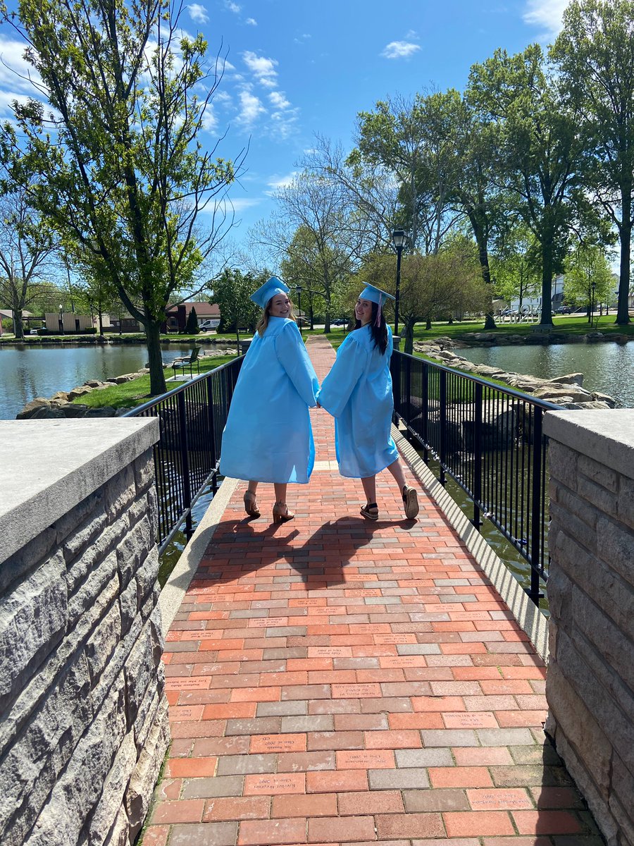 Miah4386_'s tweet photo. Grateful to have walked out of high school with the greatest best friend💗 here’s to the start of a new chapter in life, love ya Cal! @cp03_cali https://t.co/SHWOWa6kAA